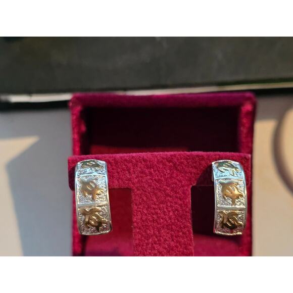 925 Sterling Silver Sea Turtle Motif Half Hoop Earrings - Picture 7 of 9